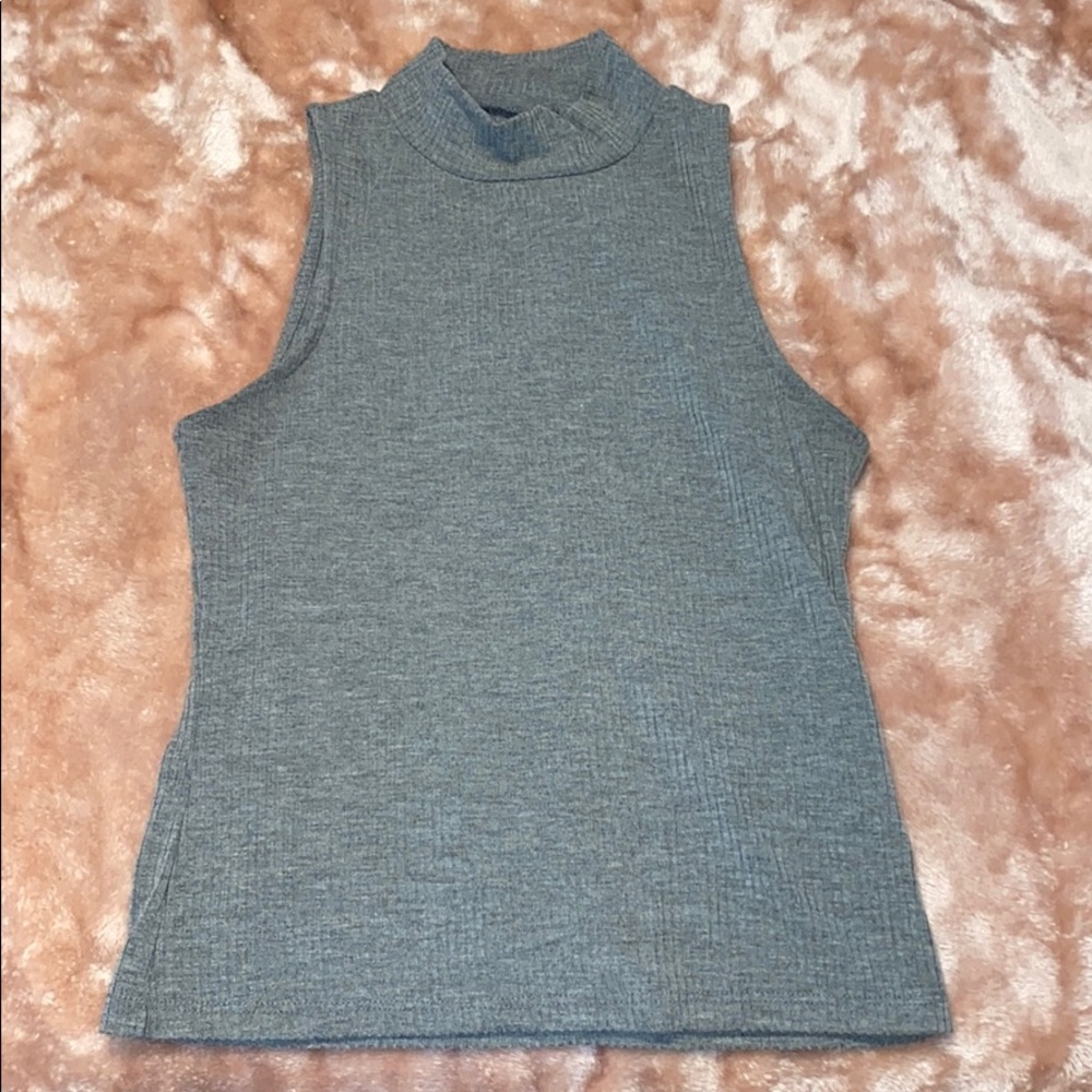 Ribbed sleeveless mock turtleneck